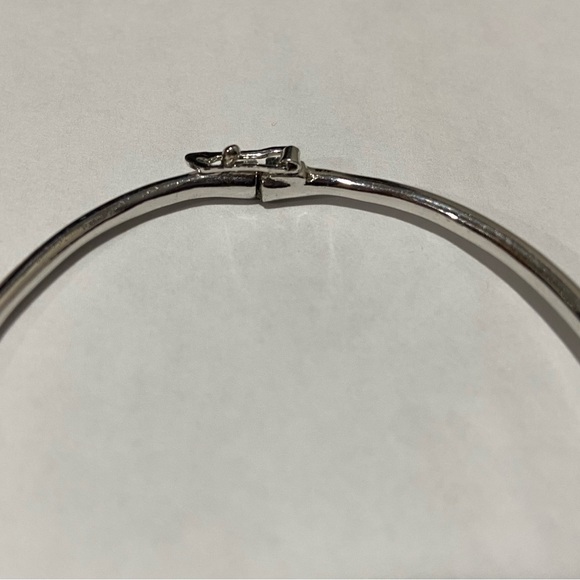 Kate Spade Love Notes Mini Bow Hinged Bangle Bracelet Silver Tone Magnet - Picture 3 of 11